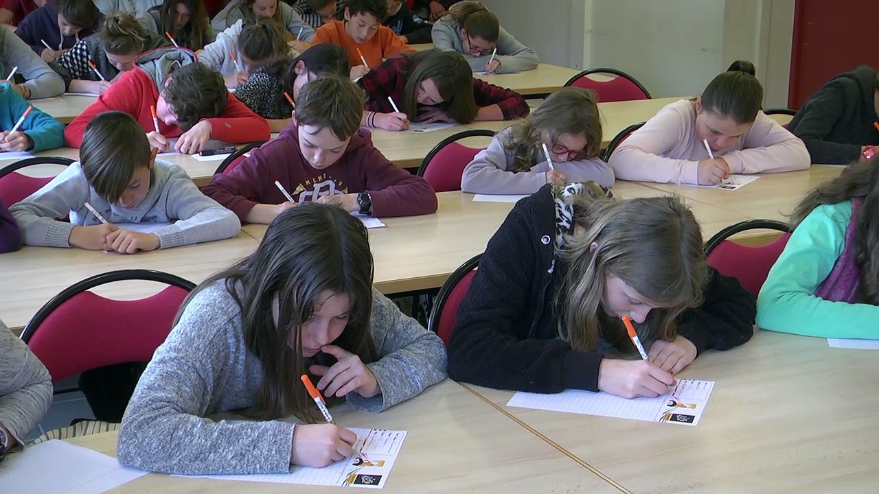 D!CI TV : les élèves de Guillestre s'essaient à la dictée du Tour de France