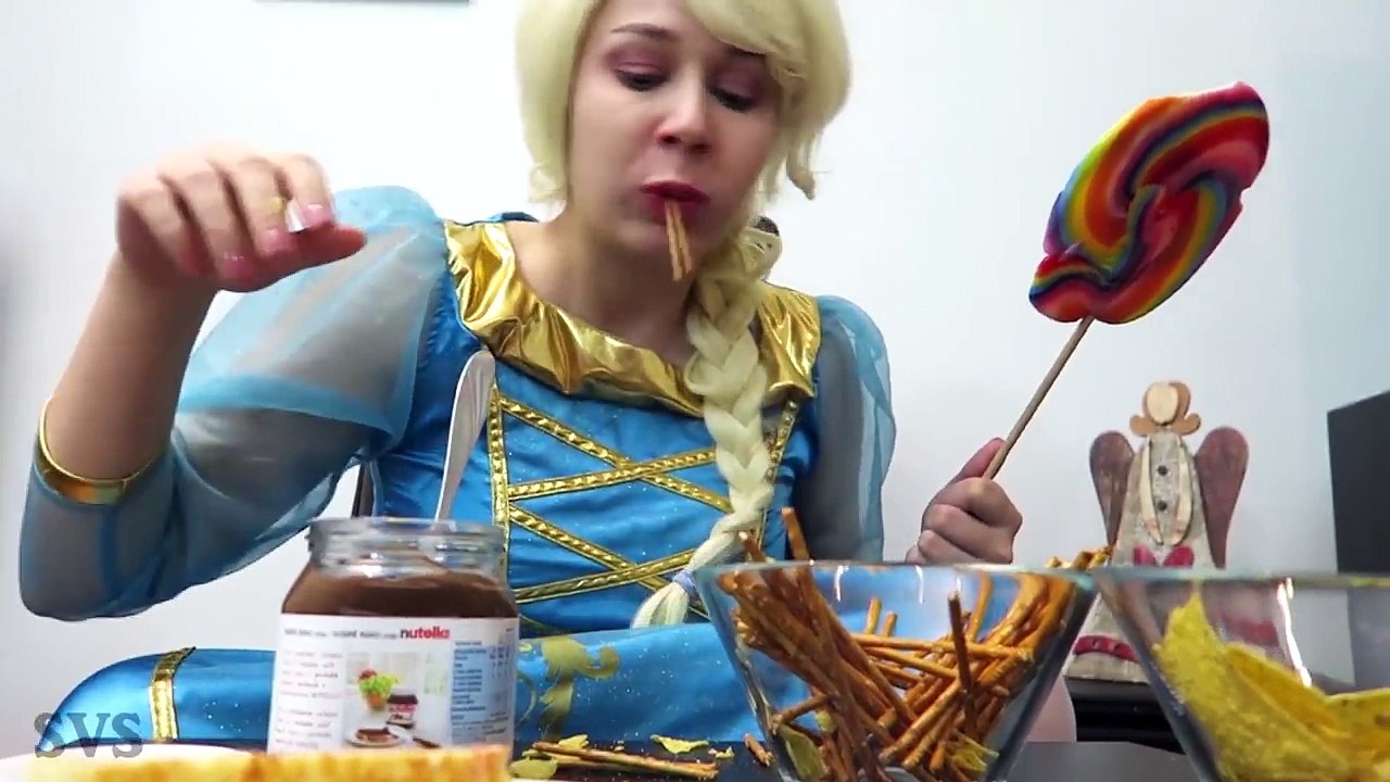 FROZEN ELSA vs DOCTOR! w/ Pregnant Frozen Elsa vs Spiderman vs Joker & Maleficent - Superh