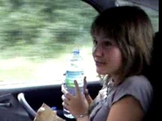 Camille - Craquage en voiture (1)