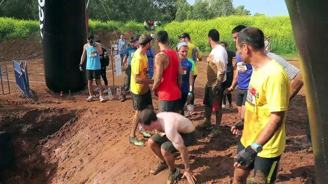 Des milliers de coureurs pour la Journée de la boue à Tel-Aviv