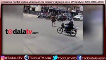 En San Pedro de Macorís motoconchista se desnudó vía publica por apuesta de RD$2000-Video