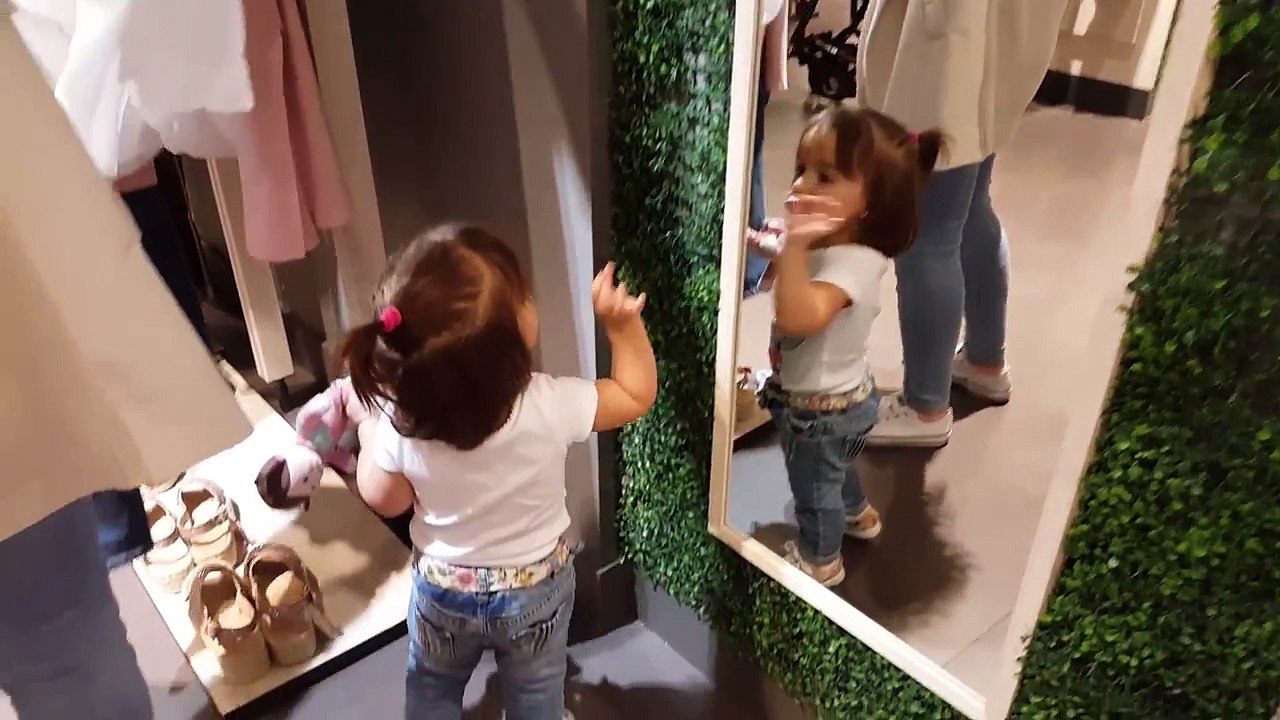 Gabriela va de compras al Centro Comercial (3 Parte) | Diario de Gabri y Eli