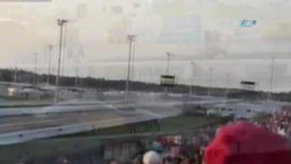 140 Kilometre Hızla Beton Bariyerlere Çarptı