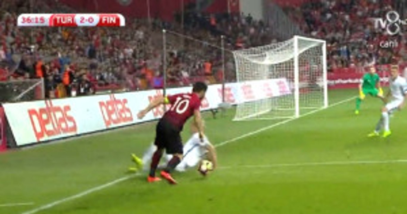 Arda Turan, Attığı Çalımla Moisander'i Pazara Yolladı