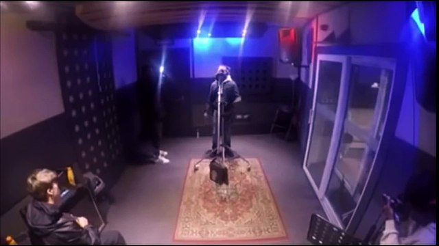 lol this guy cant be serious with them bars....who who what what where