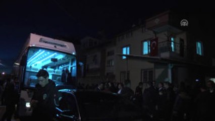 Başbakan Yıldırım, 15 Temmuz Gazisi Kocabaş'ı Evinde Ziyaret Etti