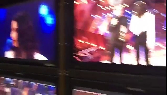 חובה צפייה תמונות בלעדיות מחדר בקרה- ארז טל שובר למעריץ בקבוק על הראש - האח הגדול מתיחה על קורין