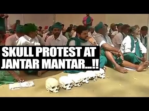 Tamil Nadu farmers protest with skulls at Jantar Mantar, demand drought relief fund | Oneindia News