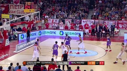 Το επιβλητικό one-handed κάρφωμα του Γιάννη Παπαπέτρου - Ολυμπιακός vs. Ρεάλ - 24.03.2017 [HD ]