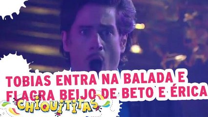Tobias flagra beijo de Beto e Érica