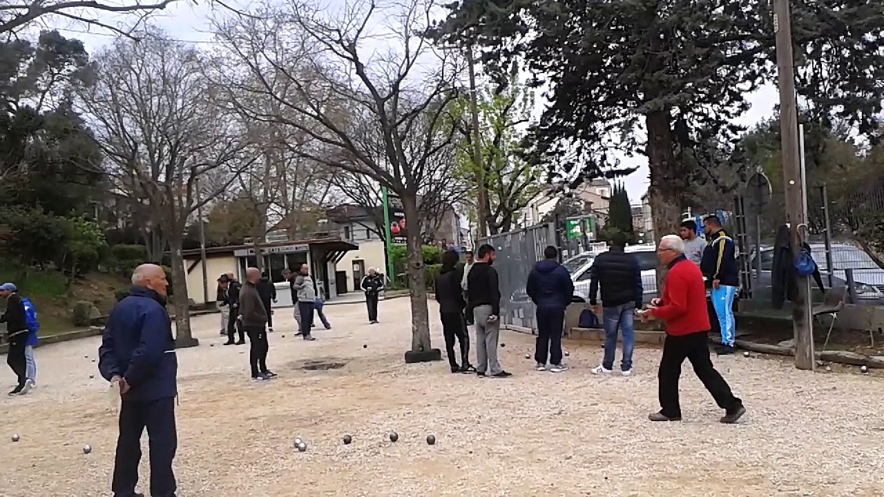 Mes 2 coéquipiers zaza(le maronneur) jean-louis (le carreau-teur mdr)et moi daf punk(normal on ne me voit pas)