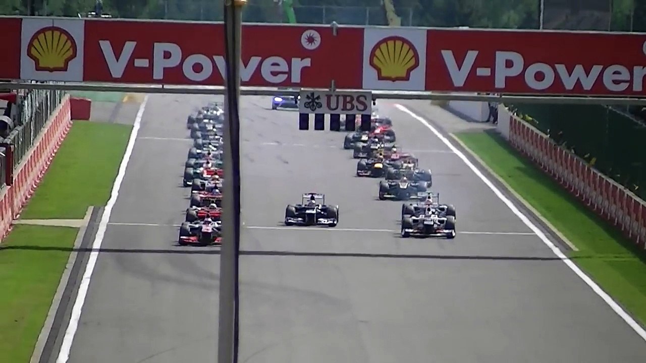 HUGE CRASH Formula 1 - Spa Francorchamps Belgium 2-9-2012 (Grandstand Gold 8)