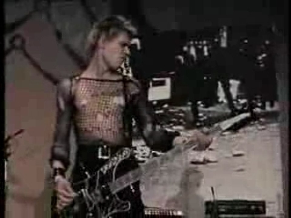 The Clash - Police And Thieves (Live Munich 1977)