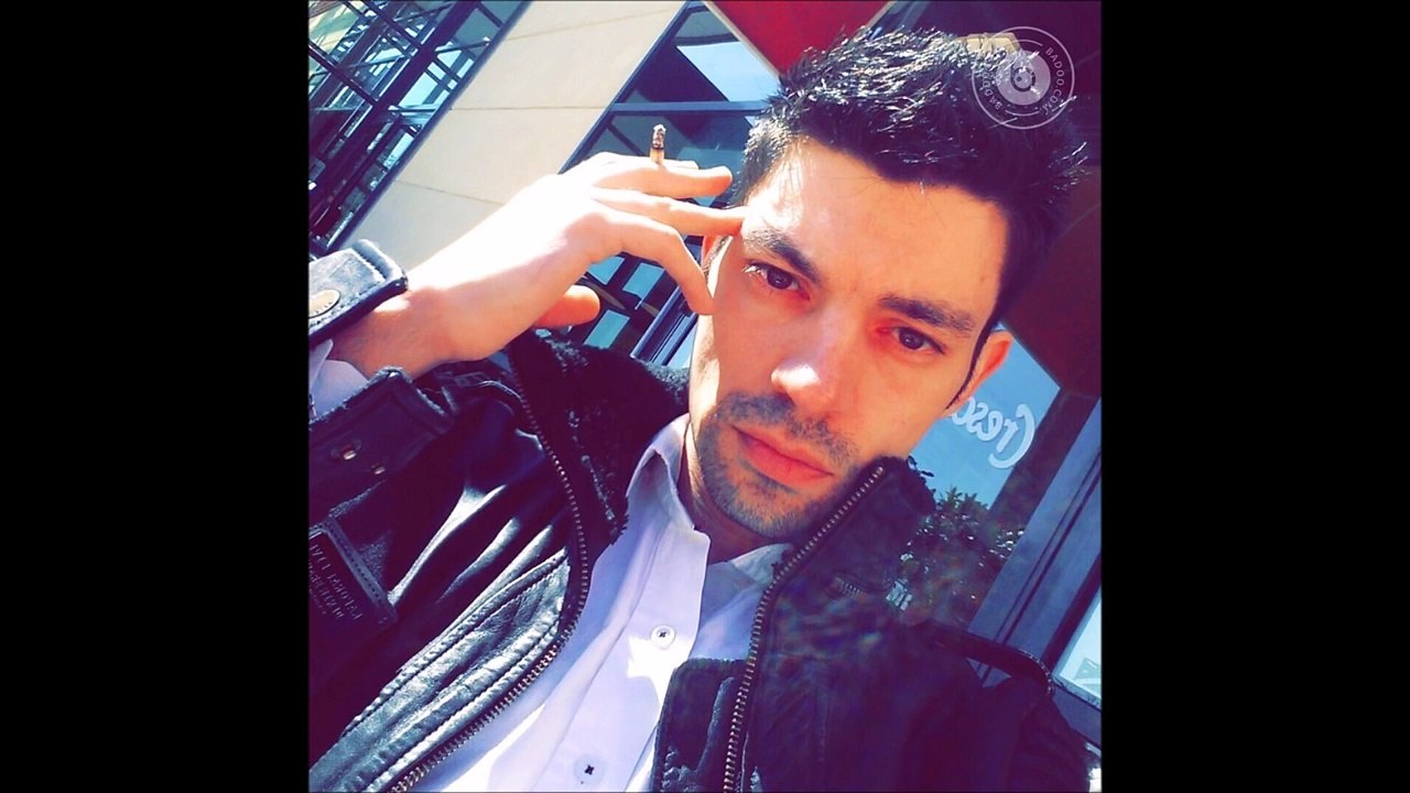 Emilien Villez alias Emilien ou Kim Hostwood sur FacebookYoutube-ohQI