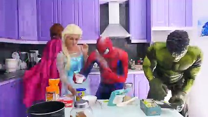 Frozen Elsa & Anna Eat Cookies and Become Tiny w/ Spiderman & Hulk vs Maleficent Superhero