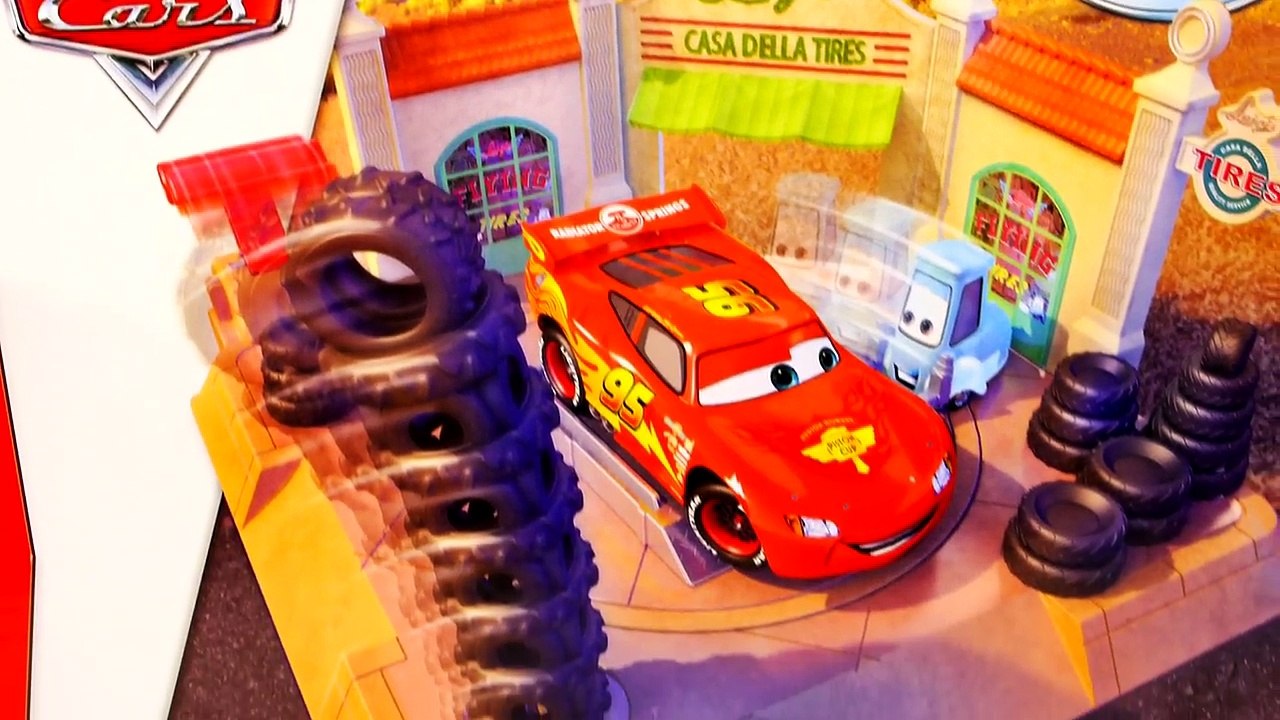 CARS 2 RING of FIRE Stunt Lightning Mcqueen Crashing Disney Pixar Launching Car Toys