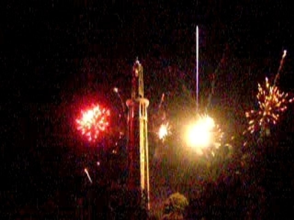 Suite du feu d'artifice de Grenoble le 14 Juillet 2007