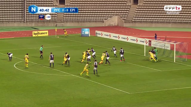 Corner tiré premier poteau mais bien dégagé