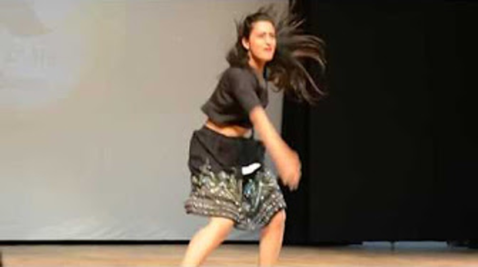 ⁣This IIT GIRL Dance Just Stolen All Hearts Of The Students In College Function