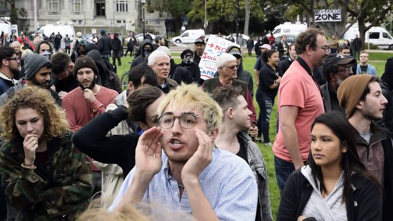ANTIFA protesters vs Trump Supporters at Battle of Berkeley