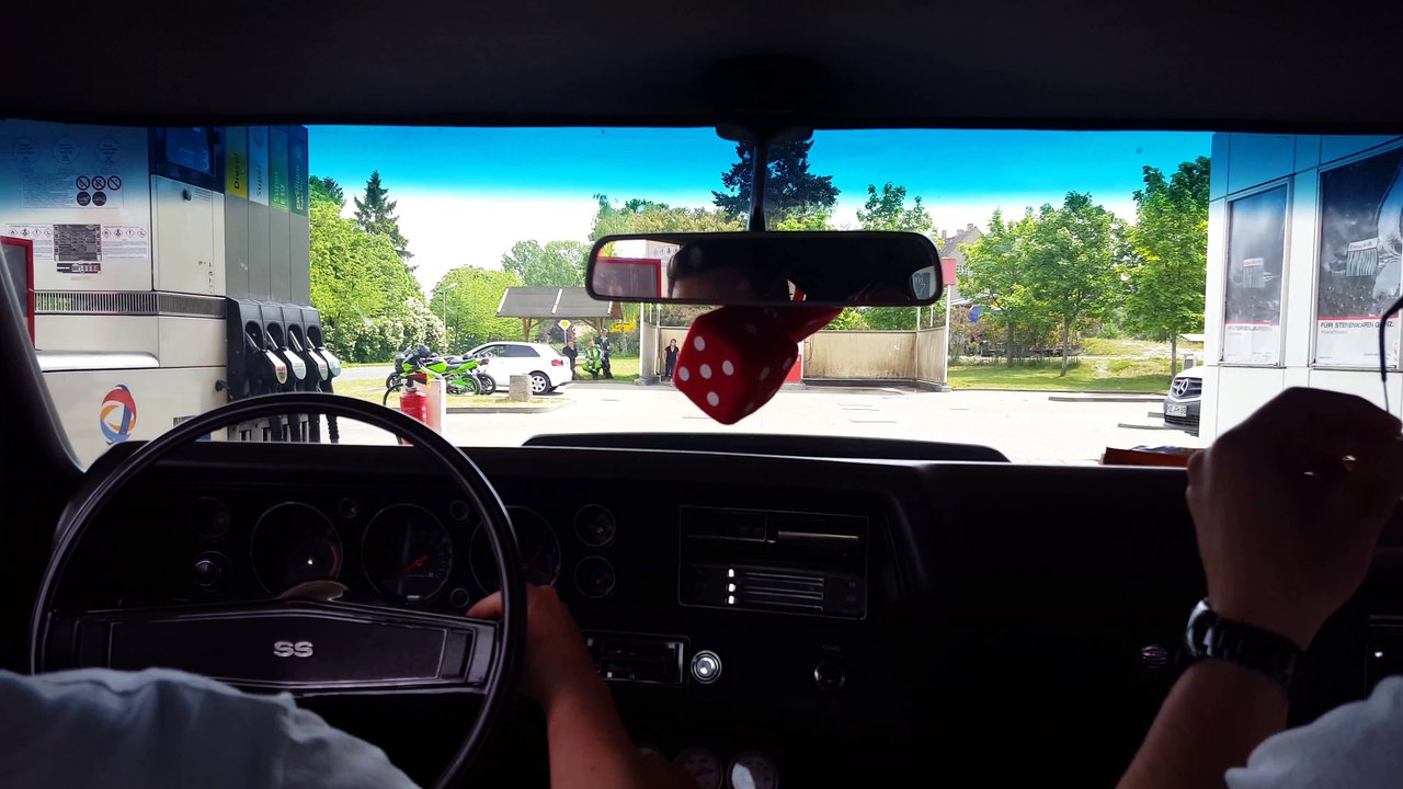 1970 Chevrolet Chevelle SS 454 starting up idling exhaust sound