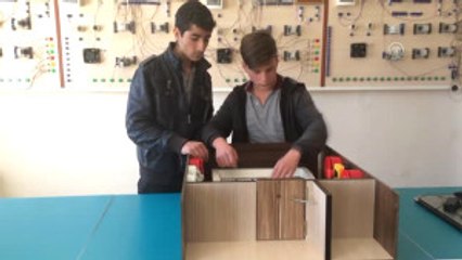 Lise Öğrencileri Yangın Anında Açılan Otomatik Kapı Yaptı