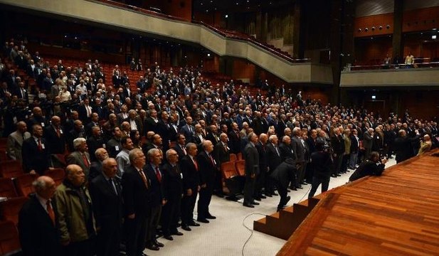 Galatasaray'da Mali Genel Kurul 'İzmir Marşı' ile başladı