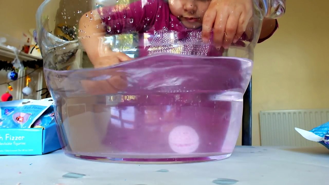 Peppa Pig Bath Fizzer Balls with Surprise Toys inside Full Complete Collection Bath Time F