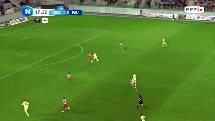 La frappe complètement ratée.