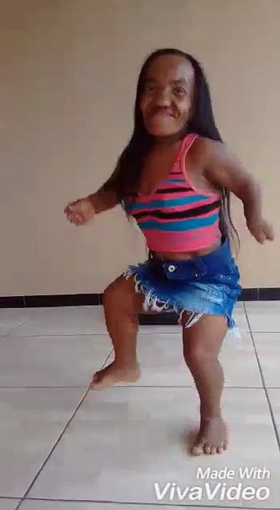 Bollywood song laila me laila re performed by funny gys