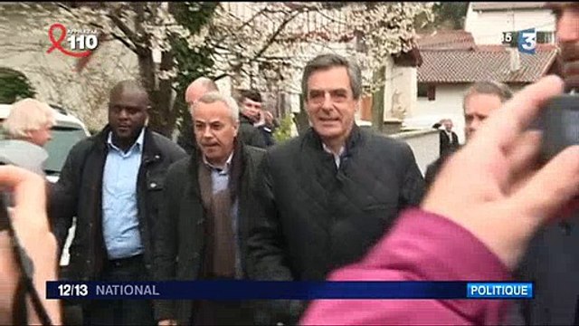 François Fillon visé par des jets d'oeufs lors d'une visite au Pays Basque