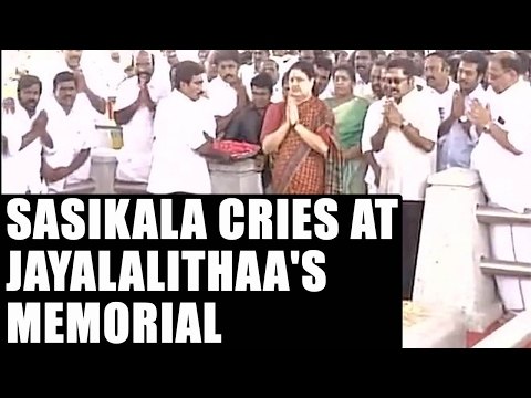 Sasikala cries at Jayalalithaa's memorial | Oneindia News