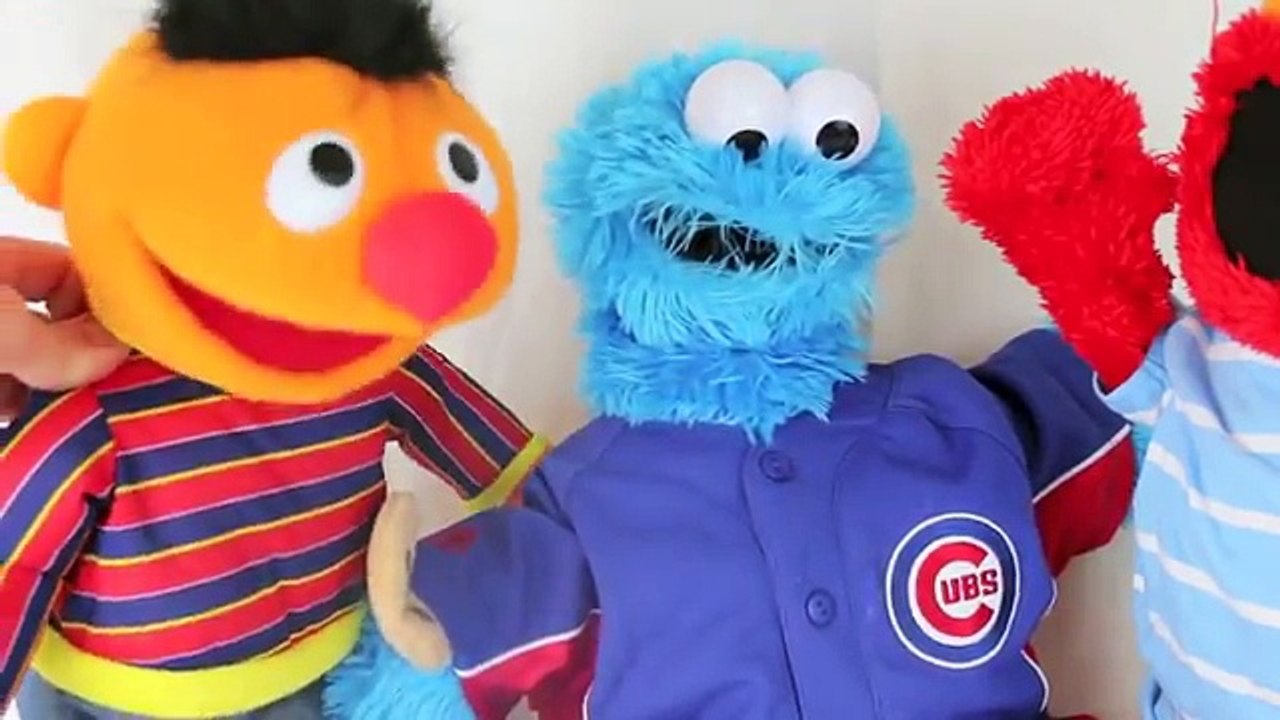 Cookie Monster New Clothes With Sesame Street Elmo, Ernie and Cookie Monster Dress Toys