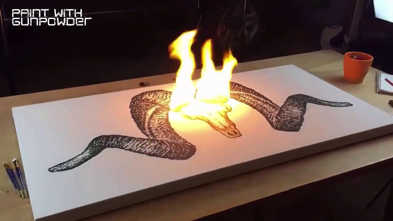 Regardez comment cet artiste va "peindre" son tableau... Incroyable