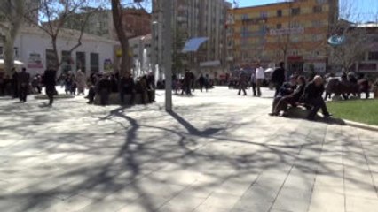 Güzel Havayı Gören Vatandaşlar Soluğu Dışarıda Aldı