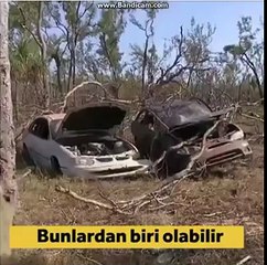 afrikada buldukları hurda  arabaları tamir ediyorlar