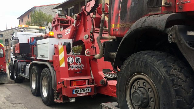 Les véhicules piégés par les flammes remorqués à Bastelica