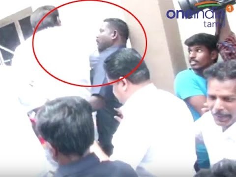 vijayakanth slaps | Vijayakanth slap his bodyguard | பாதுகாவலரை அடித்த விஜயகாந்த் - Oneindia Tamil