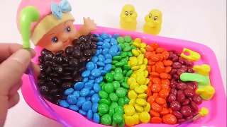 Learn Colors Baby Doll Bath Time M&Ms Chocolate Candy + Surprise Toys Video Compliation
