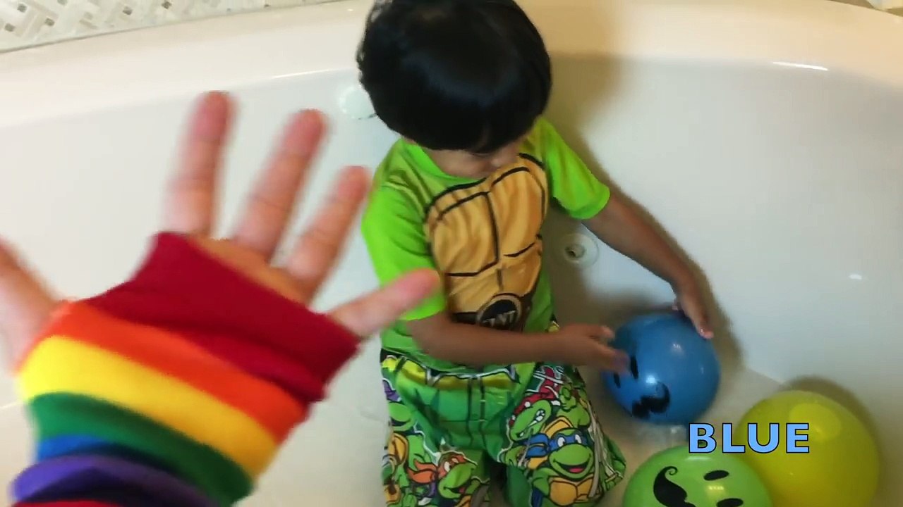 Ryan Pops Water Balloons FINGER FAMILY Color Song Bathtub Fun Nursery Rhymes Learning for