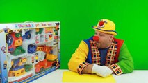 Clown Alex costruisce un elicottero , video educativi per bambini, giocattoli per maschi