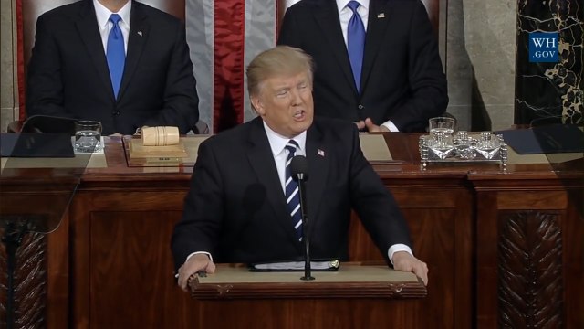 Trump culpa a los demócratas del fracaso del 'Trumpcare'