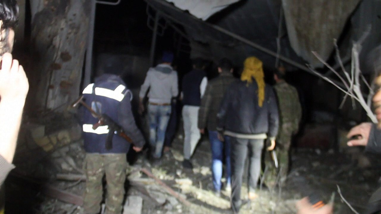 16 قتيلا في غارة جوية على سجن في ادلب بشمال غرب...