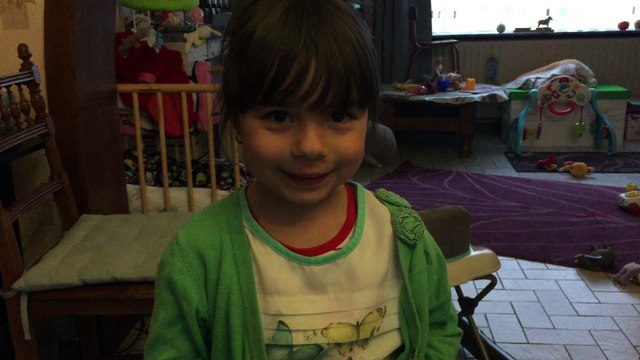 Lea, 4 ans, fière d'être la pucelette de Wasmes 2017