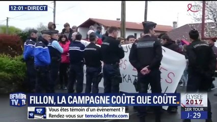 François Fillon a été accueilli ce matin à Combo-les-Bains par des jets d'oeufs monsterbuzz.fr