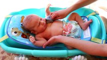 Twins Baby Bath Time ❤ Cute Finding Nemo Bathtub Toys with DisneyCarToys & AllToyCollector