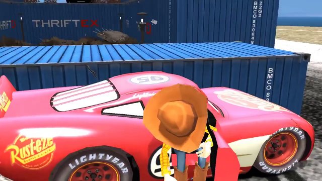 Elsa Frozen la Reine des Neiges et Woody conduisent Flash Mcqueen de Cars 2 Disney Pixar