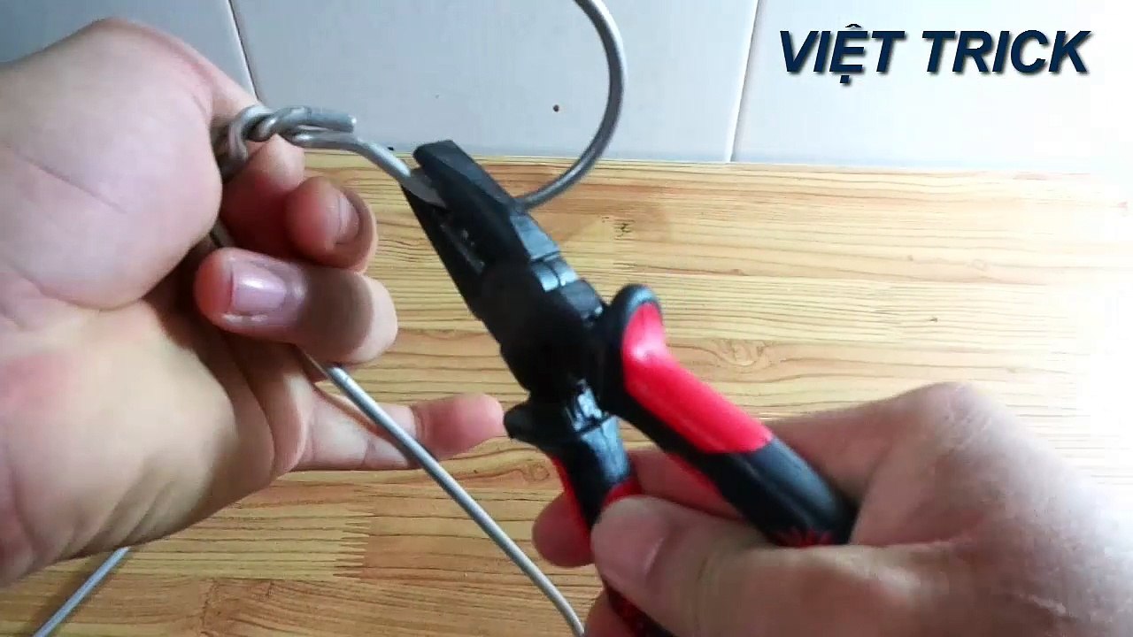 Hướng dẫn làm giá chén đĩa từ móc áo| Việt Trick
