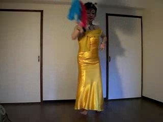 ハプニング・・!!　ドレスが裂けた～ぁ。