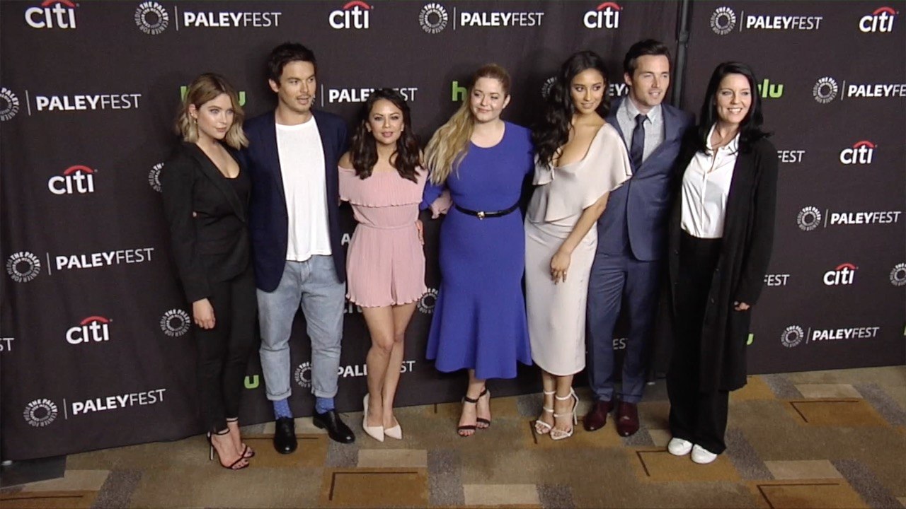 "Pretty Little Liars" 2017 PaleyFest LA Shay Mitchell, Ashley Benson